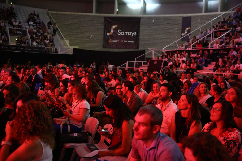 Público presente no DDC – Dia do Conhecimento da Samsys, um evento de partilha de conhecimento e networking profissional.